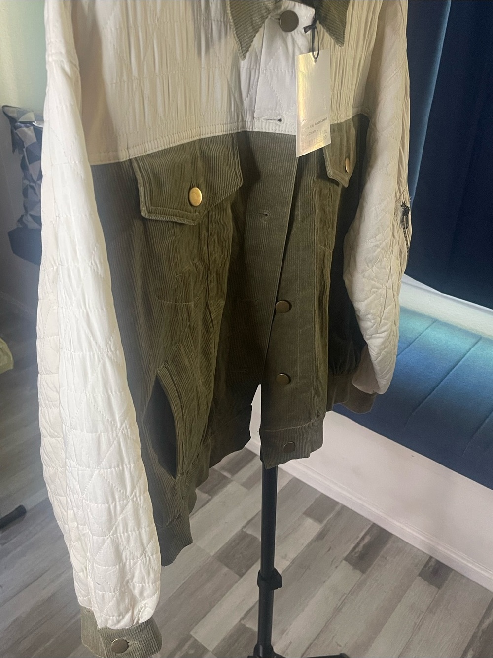 J.nna "Queen Kitty" Print Vintage Style Aviator Jacket in Olive Cream - Picture 13 of 14